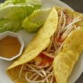 Omelette ou crepe vietnamienne banh xeo,[...]
