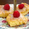 Brownie au chocolat blanc, glacage au citron,[...]