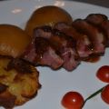 Magret de canard aux pêches et rosaces de pomme[...]