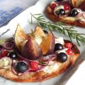 Tarte fine aux figues, chèvre, fruits rouges et[...]