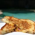 Grilled cheese pommes, poires, roquefort.[...]