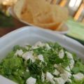 Trempette d'avocat et de pois verts