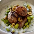 Salade de pommes de terre, fèves, olives et[...]
