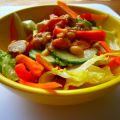 Salade croquante au poulet, carotte, concombre,[...]