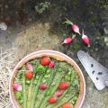 Tarte printanière au pesto d'herbes, asperges[...]