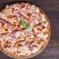 Pizza au jambon et mozzarella de ma grand-mère