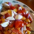 Salade de pêches, tomates cerises et bocconcini