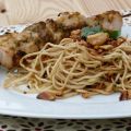 Brochettes de poulet sauce satay et salade de[...]