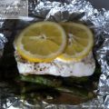 Papillote de cabillaud sur lit d'asperges