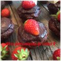 Mini muffins aux fraises et glaçage au chocolat