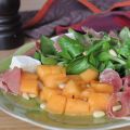 Salade mâche-melon-cabecou