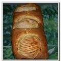 Gateau au pomme et tour en cuisine n