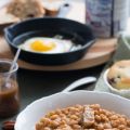 Brunch québécois: fèves au lard