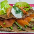 Galette à la truite fumée, asperges et ricotta,[...]