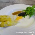 Asperges blanches rôti, oeuf mi-cuit, espuma à[...]