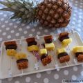Brochettes apéritives boudin noir, ananas, pain[...]