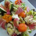 Salade aux abricots grillés, mozzarella, jambon[...]