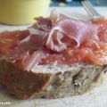 Pan con tomate ( pain à la tomate)
