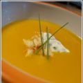 Crème de poivron avec garniture de homard