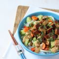Salade de nouilles asiatiques et tofu grillé,[...]
