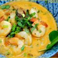 Soupe Thai aux crevettes, coco et curry rouge