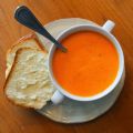 Crème de tomates au curry et lait de coco