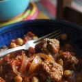 Tajine de boulettes d'agneau à la tomate et aux[...]