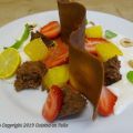 Sponge cake au cacao, fraises et mangues sur[...]