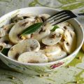 Salade de champignons crus à l'huile d'olive et[...]