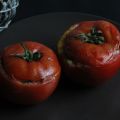 Tomates farcies aux oeufs et poulet au[...]