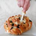 Pull apart bread mozzarella, emmental et olives[...]