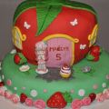 Gâteau 3D Charlotte aux fraises et sa pinata
