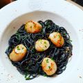 SPAGHETTIS A L'ENCRE DE SEICHE, NOIX DE SAINT[...]