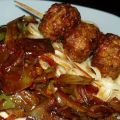 Boulettes orientales sur leur lit de nouilles[...]