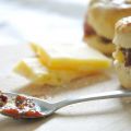 Mini scones au Comté et Confiture de Tomates