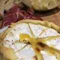 Camembert aux noix, noisettes et miel