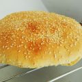Pain plat au sésame