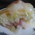 Gâteau chaud aux pommes, sauce au citron