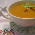 Potage aux carottes, aux pommes et au cari