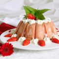 Charlotte aux fraises & biscuits roses de Reims