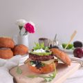 Burger rose végétarien, betteraves, haricots et[...]