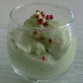 Crème avocat-noix de coco aux baies roses sans[...]