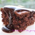 GÂTEAU AU GRUAU, CHOCOLAT ET RAISINS, SAUCE[...]