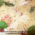 Spaghetti mozzarella, pancetta et basilic