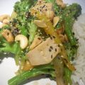 Sauté de brocolis, tofu et noix de cajou