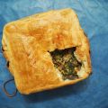 Demie tourte aux champignons, blettes et pignons