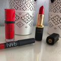 Le cas du rouge à lèvres rouge