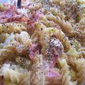 Gratin de pâtes aux courgettes, au jambon et au[...]