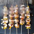 BROCHETTES DE CABILLAUD ET POITRINE FUMEE A LA[...]
