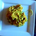 Spaghettis de courgettes crues en sauce aux[...]